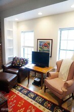 110 Charles St-Unit -Apt 4 in Boston, MA - Building Photo - Building Photo