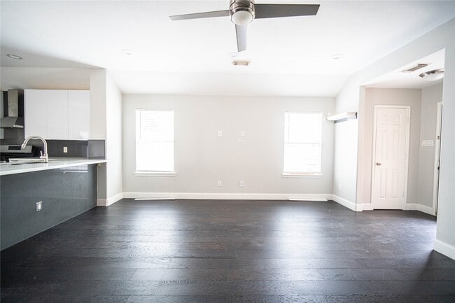 2936 Standing Springs Ln in Dickinson, TX - Building Photo - Building Photo