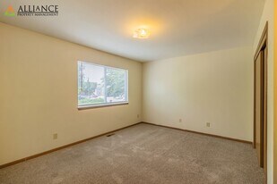 928 Moro St in Manhattan, KS - Building Photo