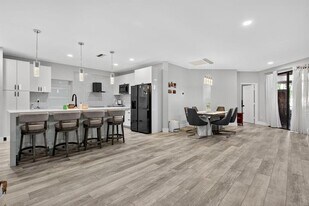 11910 Glenmore Dr in Coral Springs, FL - Building Photo