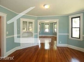508 Heath St, Unit 1 in Brookline, MA - Building Photo