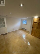 858 Manning Ave in Toronto, ON - Building Photo - Building Photo