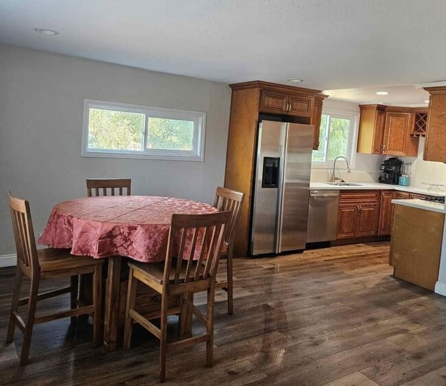 10515 Cypress Ave in Riverside, CA - Building Photo - Building Photo