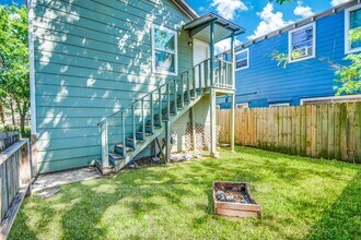 206 Frawley St, Unit B in Houston, TX - Building Photo - Building Photo