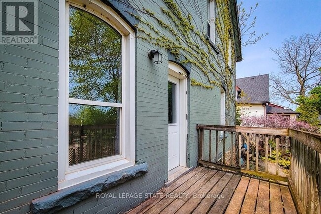 property at 115 Main St W