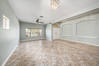 1843 Mira Lago Cir in Ruskin, FL - Building Photo - Building Photo