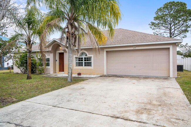 137 Rae Dr in Palm Coast, FL - Building Photo - Building Photo