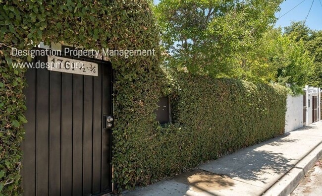 1761 Griffith Park Blvd in Los Angeles, CA - Building Photo - Building Photo