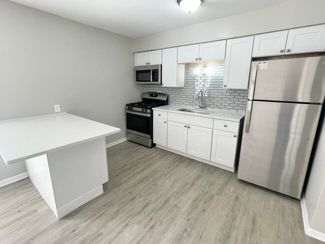 property at 1721 E Roosevelt Rd