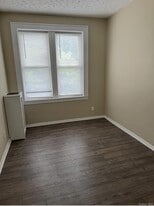 80-21 Myrtle Ave in Queens, NY - Building Photo