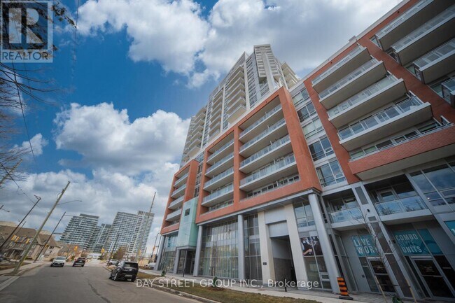 8888 Yonge St in Richmond Hill, ON - Building Photo - Building Photo