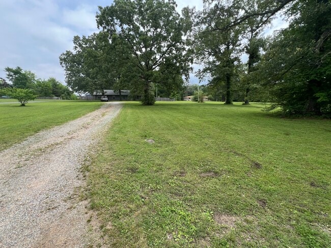 property at 1015 Kingston Springs Rd