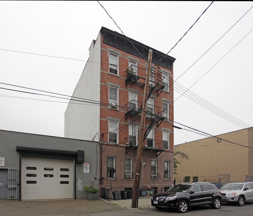 164 Dikeman St in Brooklyn, NY - Building Photo