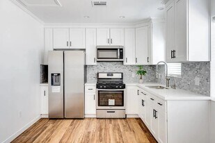 726 Hampton Rd in Burbank, CA - Building Photo