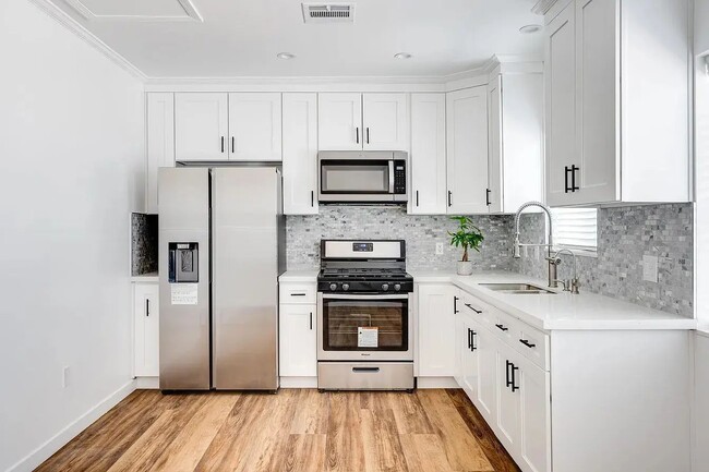 property at 726 Hampton Rd