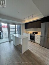 8-418 Tippett Rd in Toronto, ON - Building Photo - Building Photo