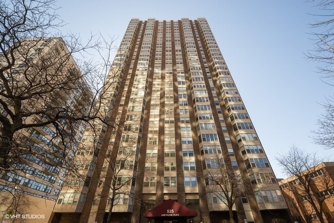 property at 525 W Hawthorne Pl