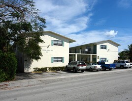 2537 Lincoln St in Hollywood, FL - Building Photo