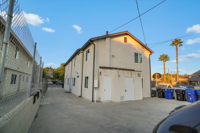 5256 Meridian St in Los Angeles, CA - Building Photo - Building Photo