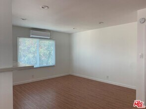 5757 La Mirada Ave-Unit -11 in Los Angeles, CA - Building Photo - Building Photo