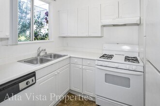 855 Emerald St in San Diego, CA - Building Photo - Building Photo