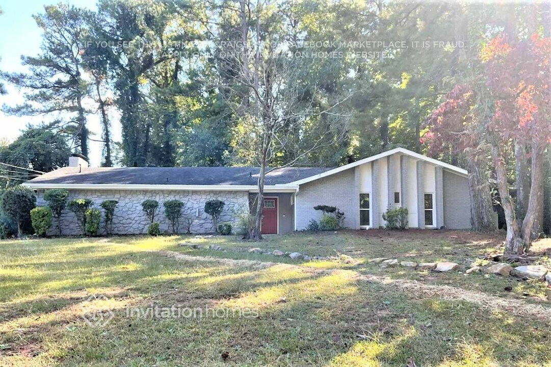 4140 Morning Trail SW in College Park, GA - Building Photo