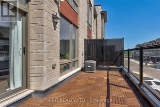 2481-2481 Badger Cres in Oakville, ON - Building Photo - Building Photo