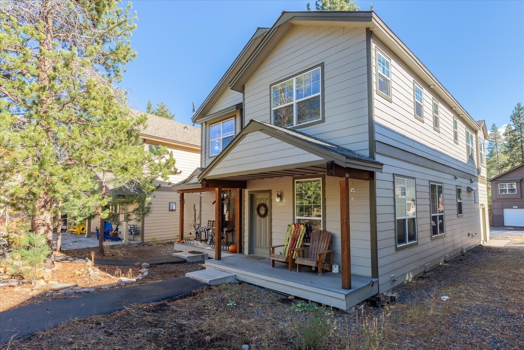 11297 Wolverine Cir in Truckee, CA - Foto de edificio