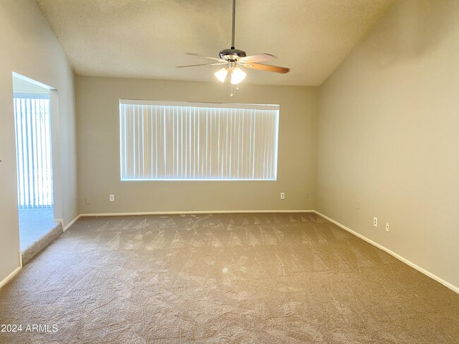 5807 W Shangri La Rd in Glendale, AZ - Building Photo - Building Photo