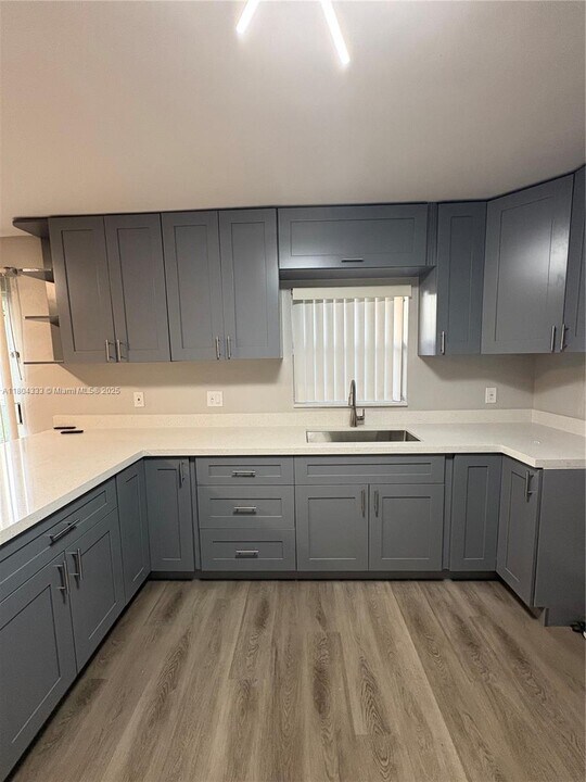 300 NW 16th Ave in Pompano Beach, FL - Building Photo