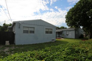3712-3718 Henry Ave in West Palm Beach, FL - Building Photo
