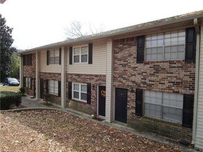 1235 Riverside Dr in Gainesville, GA - Foto de edificio - Building Photo