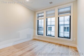 157 Everett St in Boston, MA - Building Photo - Building Photo