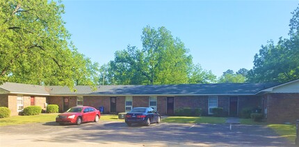 Southwood Apartments in Fayetteville, NC - Building Photo - Building Photo