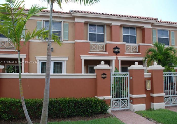 11438 NW 62nd Terrace in Miami, FL - Foto de edificio