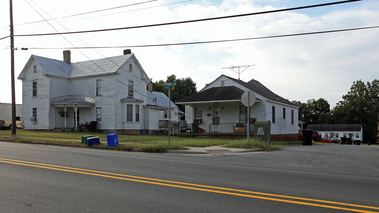 204-208 S Anthony St in Burlington, NC - Building Photo