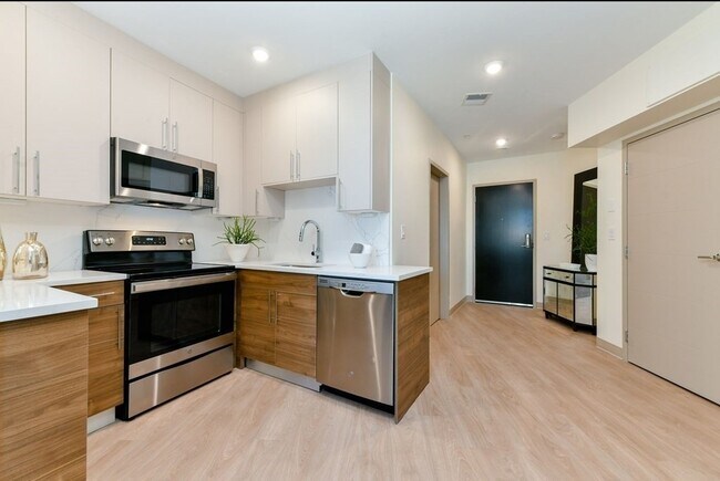 400 Dorchester St, Unit Unit 307 in Boston, MA - Foto de edificio - Building Photo