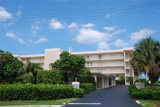 350 S Beach Rd in Jupiter, FL - Foto de edificio - Building Photo