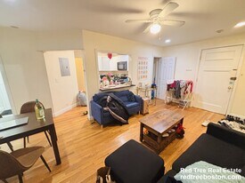 62 Egmont St, Unit 3 in Brookline, MA - Building Photo