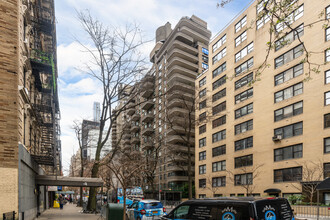 U.N. Park Condominiums in New York, NY - Building Photo - Building Photo