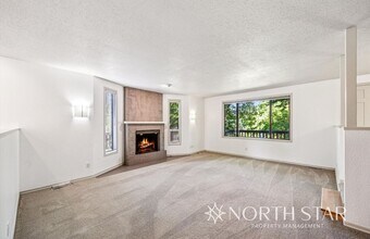 5103 SW Santa Monica Ct in Portland, OR - Building Photo - Building Photo