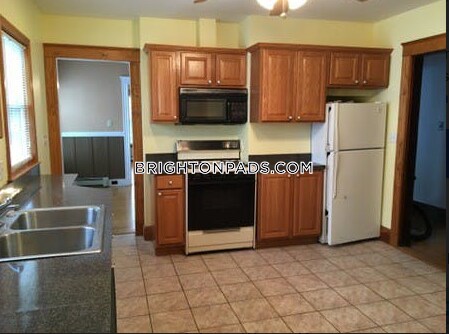 32 Etna St in Boston, MA - Building Photo