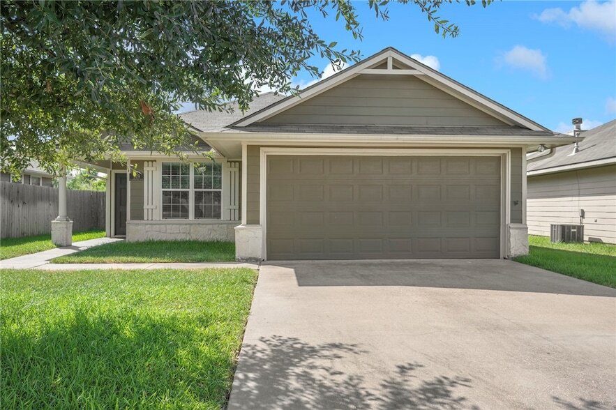 919 Windmeadows Dr in College Station, TX - Building Photo