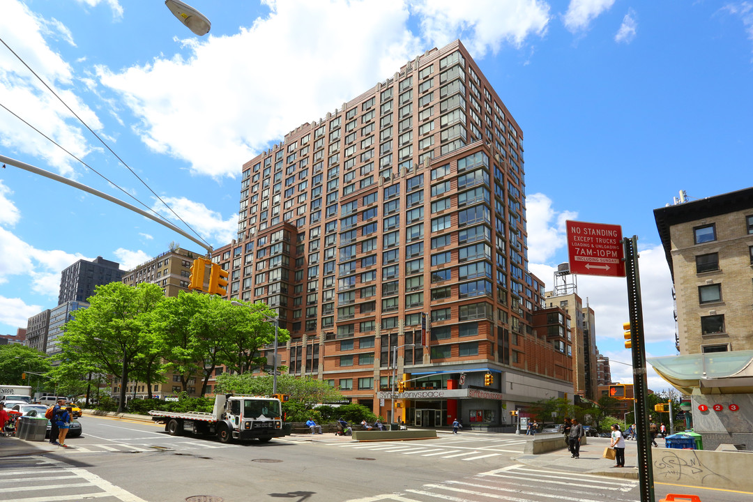 The Lyric in New York, NY - Building Photo