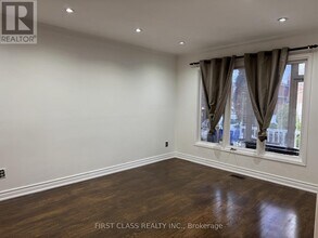 11 Hazelmere Dr in Richmond Hill, ON - Building Photo - Building Photo