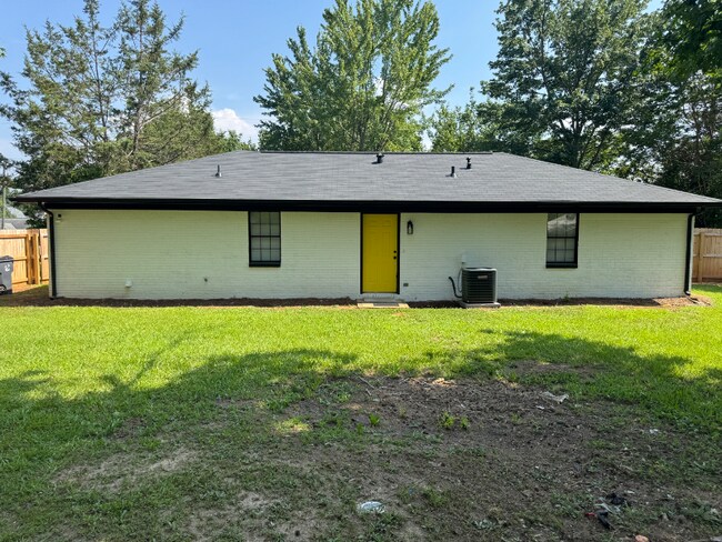 95 Grove Creek Dr in Locust Grove, GA - Building Photo - Building Photo