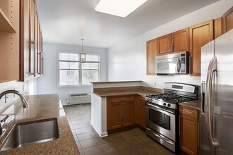 4 Constellation Pl in Jersey City, NJ - Building Photo - Building Photo