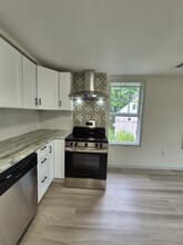 16 Elmwood St, Unit #4 in South Grafton, MA - Building Photo - Building Photo