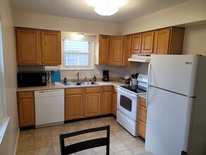 410 Glenwood Rd, Unit Ground Floor Apartment in Rossford, OH - Building Photo - Building Photo