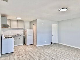 27390 Alessandro Blvd in Moreno Valley, CA - Building Photo